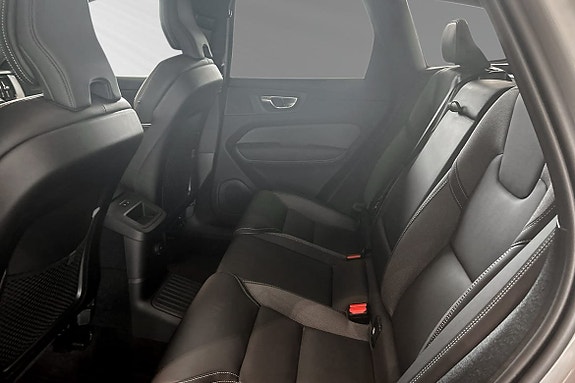Volvo XC60 8 of 30
