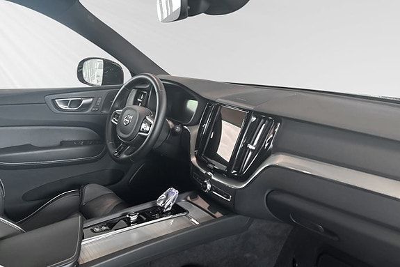 Volvo XC60 10 of 30