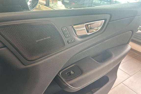 Volvo XC60 13 of 30