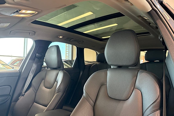 Volvo XC60 18 of 30