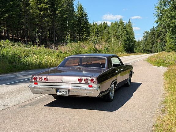 Chevrolet Impala 4 of 5