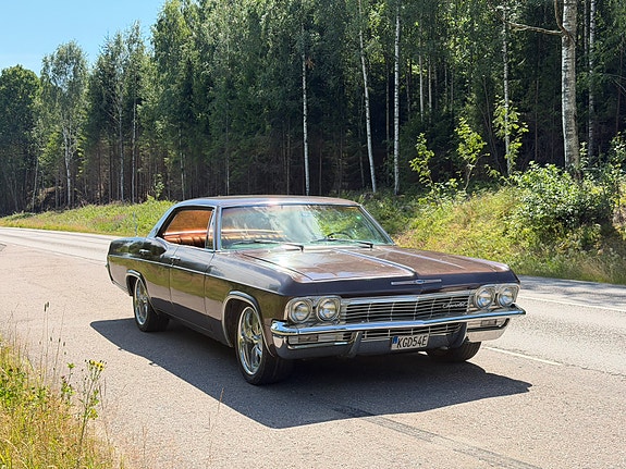 Chevrolet Impala 3 of 5