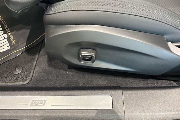 Volvo ES90 19 of 30