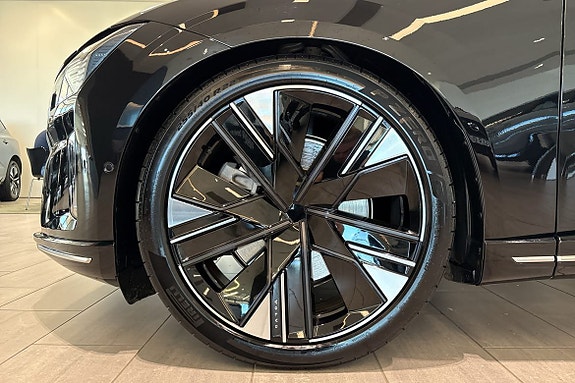 Volvo ES90 17 of 30
