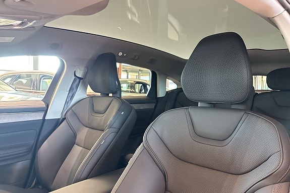 Volvo ES90 18 of 30