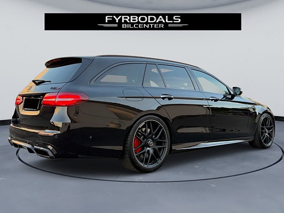 Mercedes-Benz E63 3 of 5