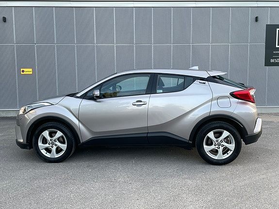 Toyota C-HR 2 of 5