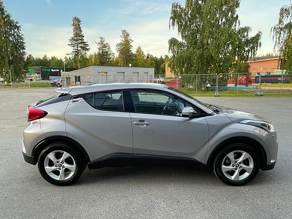 Toyota C-HR 5 of 5