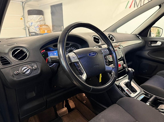 Ford S-MAX 9 of 26