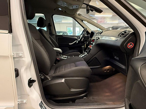 Ford S-MAX 16 of 26