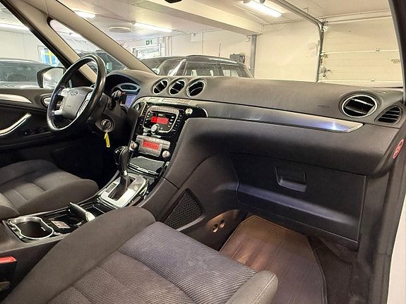 Ford S-MAX 18 of 26