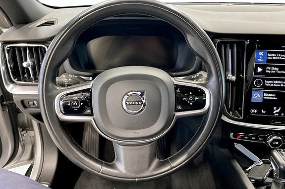 Volvo V60 Cross Country 7 of 13