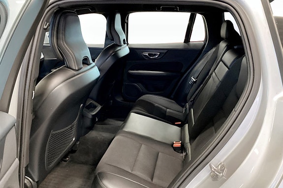 Volvo V60 Cross Country 8 of 13