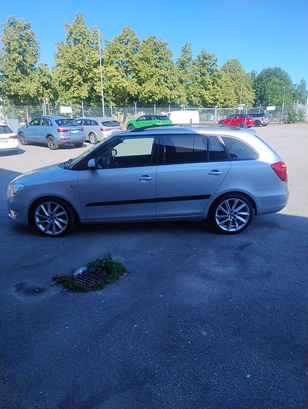 Skoda Fabia 2 of 5