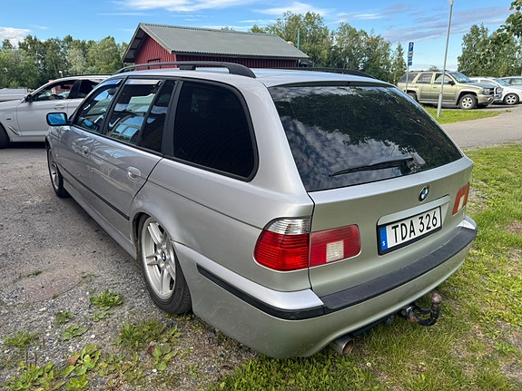 BMW 525i 2 of 5