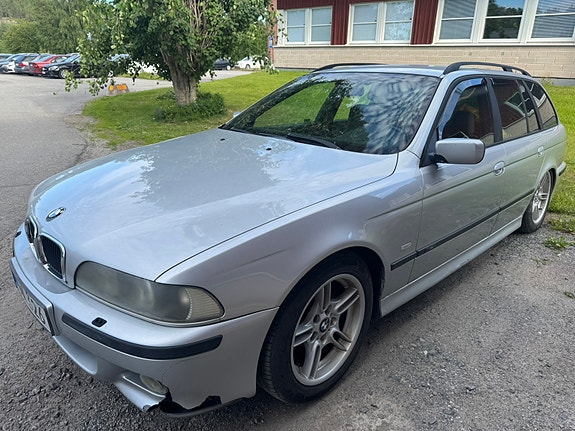 BMW 525i 3 of 5