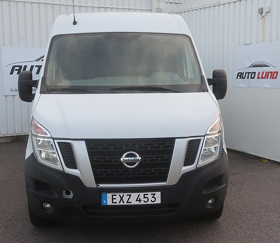 Nissan NV400 2 of 5