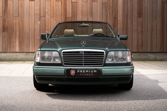 Mercedes-Benz E320 4 of 5