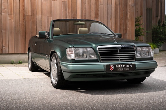 Mercedes-Benz E320 3 of 5