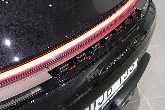 Porsche 911 Carrera 4 GTS 15 of 16