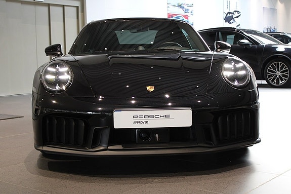 Porsche 911 Carrera 4 GTS 7 of 16