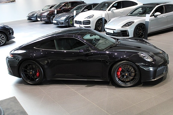 Porsche 911 Carrera 4 GTS 6 of 16