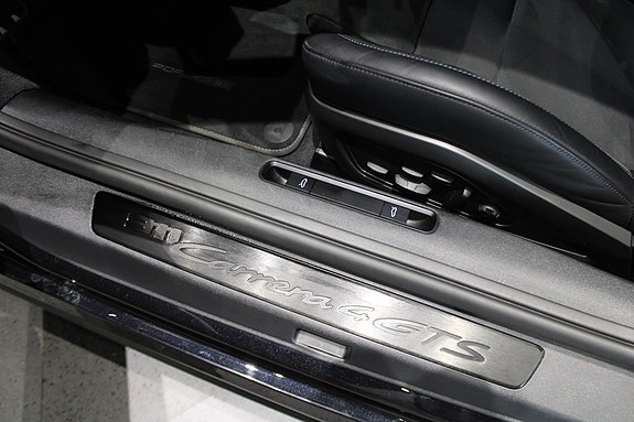 Porsche 911 Carrera 4 GTS 13 of 16