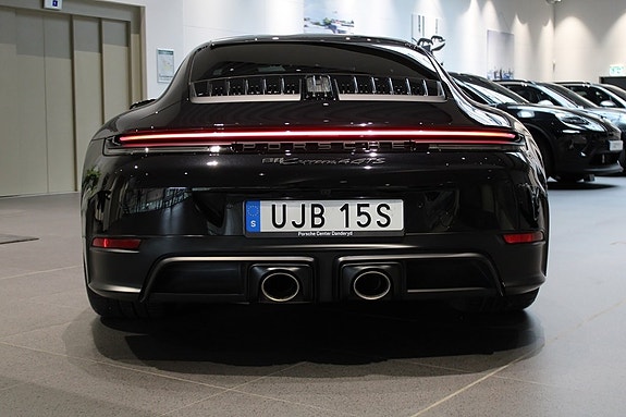 Porsche 911 Carrera 4 GTS 6 of 16