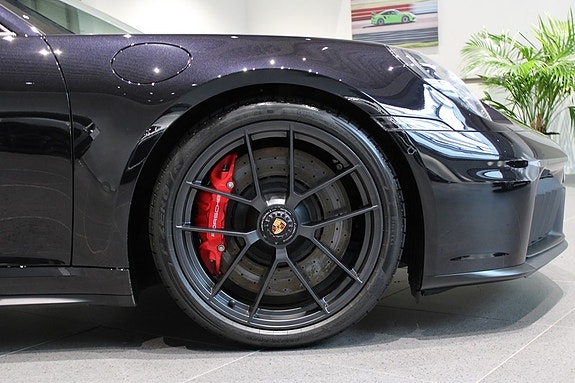 Porsche 911 Carrera 4 GTS 10 of 16