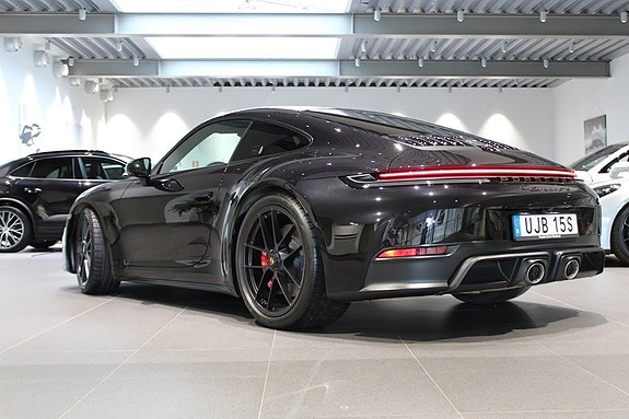 Porsche 911 Carrera 4 GTS 2 of 5