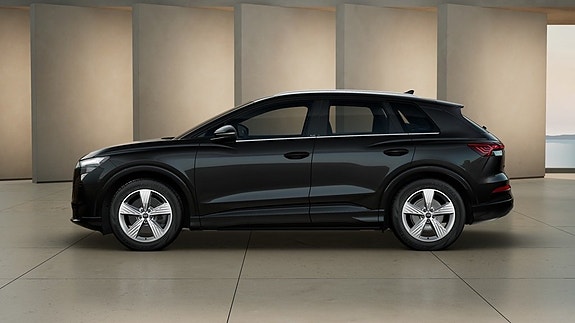 Audi Q4 e-tron 3 of 5