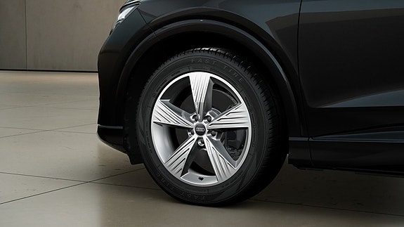 Audi Q4 e-tron 4 of 5