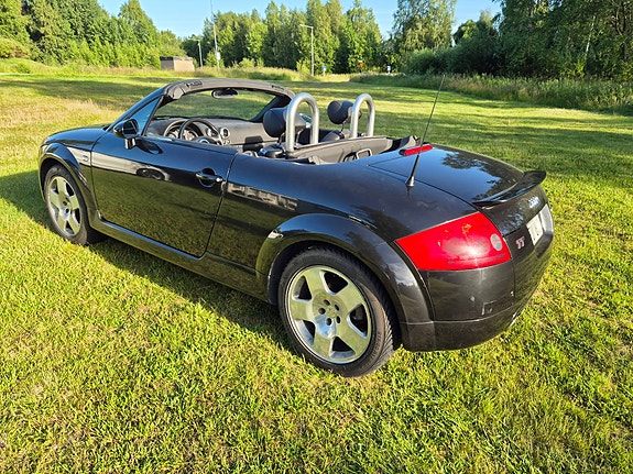 Audi TT 3 of 5