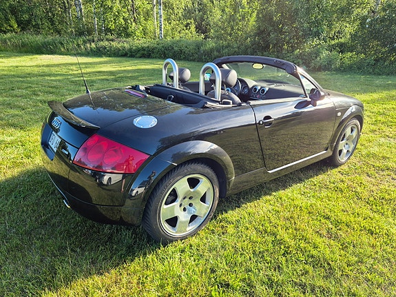 Audi TT 2 of 5