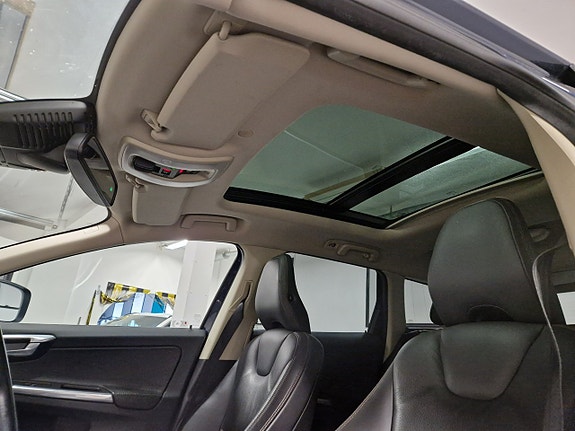Volvo XC60 12 of 18