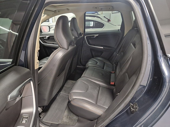 Volvo XC60 11 of 18