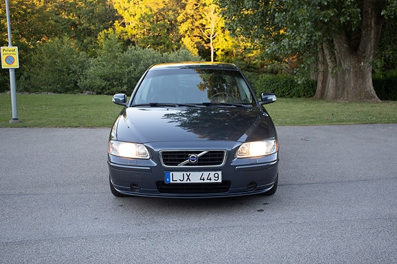 Volvo S60 4 of 5