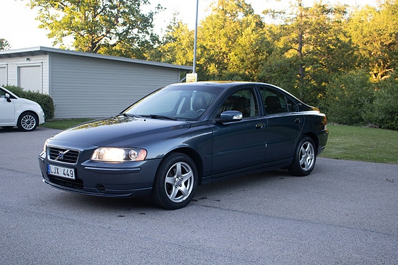 Volvo S60 2 of 5