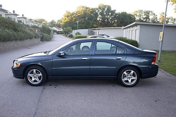 Volvo S60 3 of 5