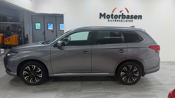 Mitsubishi Outlander 2 of 5