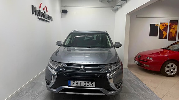 Mitsubishi Outlander 3 of 5