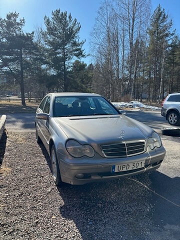 Mercedes-Benz C180 4 of 4