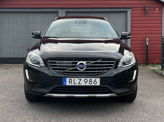Volvo XC60 3 of 5