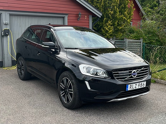 Volvo XC60 2 of 5