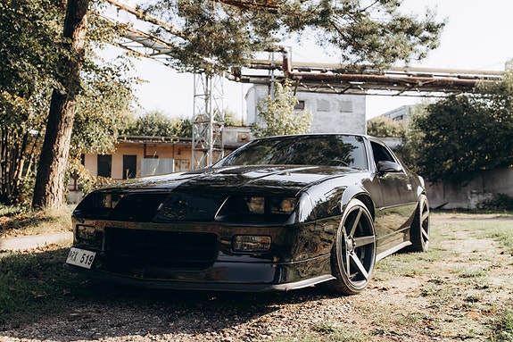 Chevrolet Camaro 2 of 5