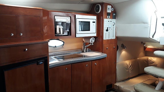 Larson Cabrio 310 – 2005 3 of 5
