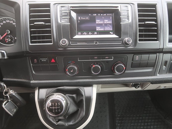 Volkswagen Transporter 13 of 27