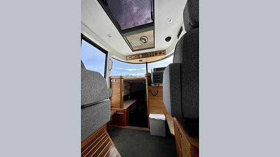 Paragon 31 Flybridge 7 of 15