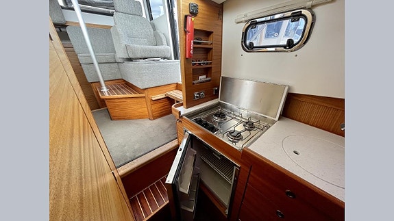 Paragon 31 Flybridge 11 of 15