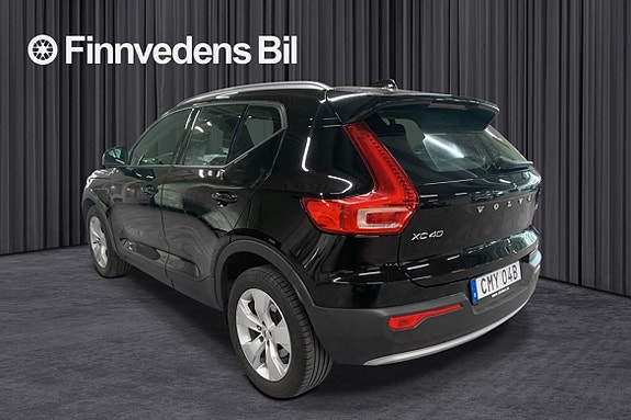 Volvo XC40 4 of 5